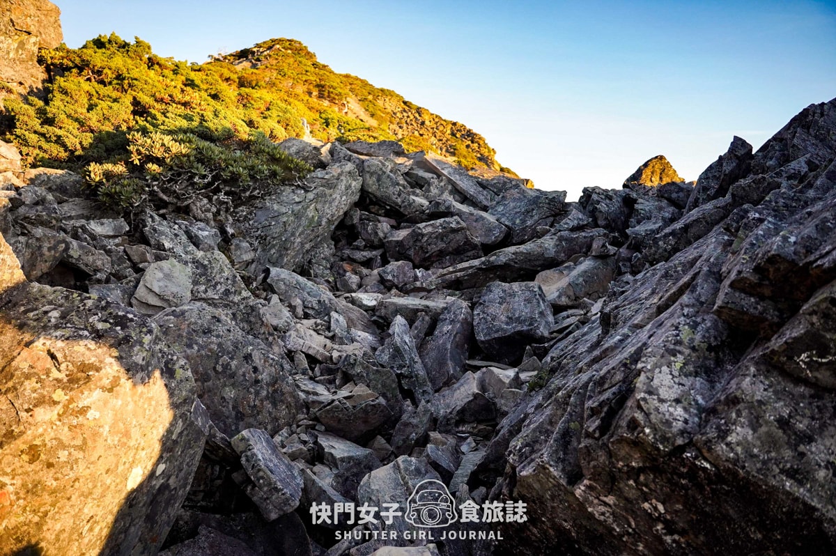 【南湖群峰】南湖帝王之座 DAY 4|南湖大山主峰 x 巨石陣 x 巨石壯麗南峰 x 巴巴山 - 第15張圖 【南湖群峰】南湖帝王之座 DAY 4|南湖大山主峰 x 巨石陣 x 巨石壯麗南峰 x 巴巴山