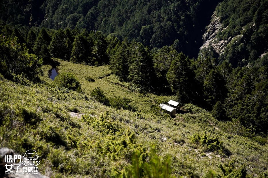 15帝王之座北一段南湖群峰審馬陣山草原南湖北山台幣兩千拍照飛機殘骸.jpg 15帝王之座北一段南湖群峰審馬陣山草原南湖北山台幣兩千拍照飛機殘骸.jpg