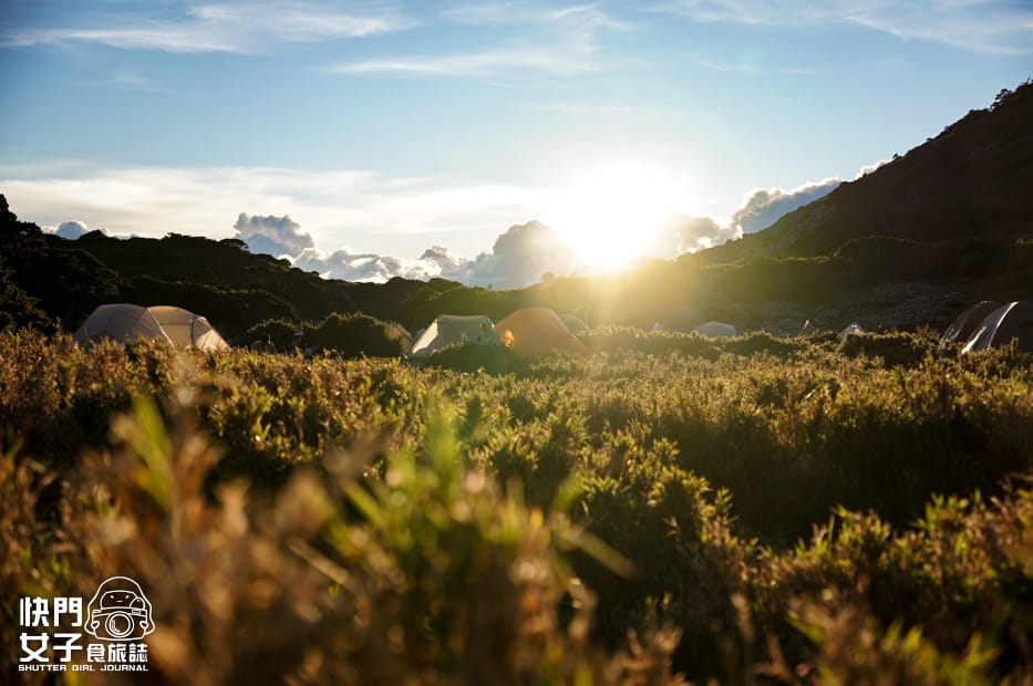 76帝王之座北一段南湖群峰審馬陣山草原南湖北山台幣兩千拍照飛機殘骸.jpg 76帝王之座北一段南湖群峰審馬陣山草原南湖北山台幣兩千拍照飛機殘骸.jpg