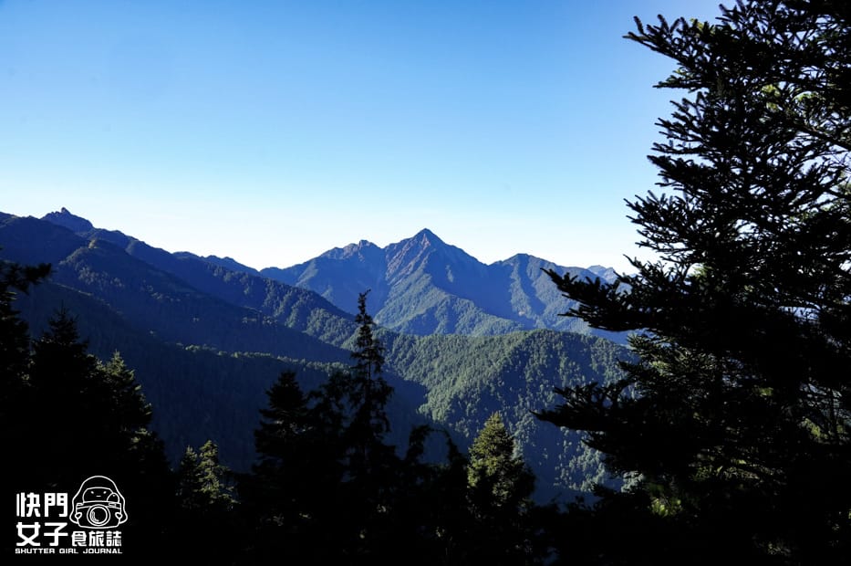 5帝王之座北一段南湖群峰審馬陣山草原南湖北山台幣兩千拍照飛機殘骸.jpg 5帝王之座北一段南湖群峰審馬陣山草原南湖北山台幣兩千拍照飛機殘骸.jpg