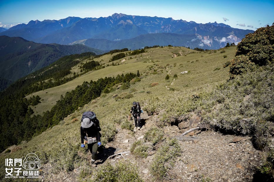 17帝王之座北一段南湖群峰審馬陣山草原南湖北山台幣兩千拍照飛機殘骸.jpg 17帝王之座北一段南湖群峰審馬陣山草原南湖北山台幣兩千拍照飛機殘骸.jpg