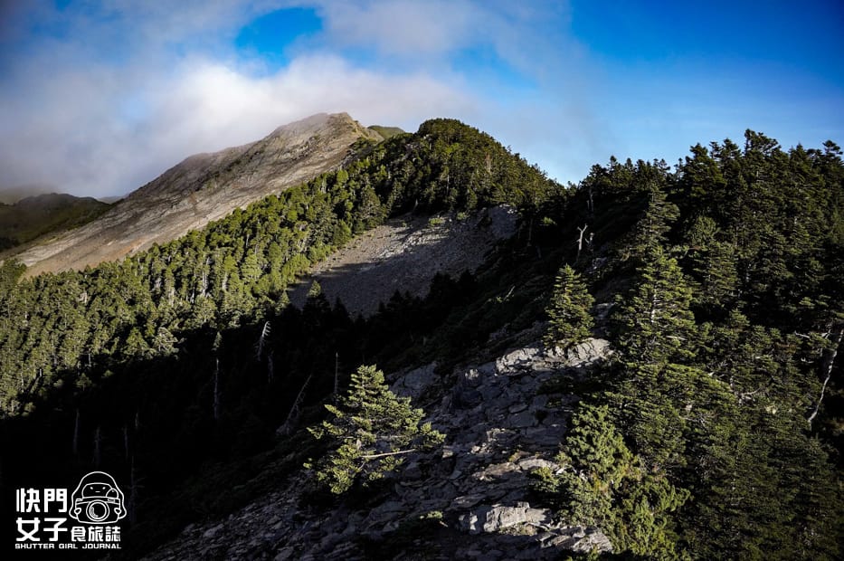 11帝王之座南湖大山北一段南湖圈谷山屋南湖東峰陶塞峰馬比杉山.jpg 11帝王之座南湖大山北一段南湖圈谷山屋南湖東峰陶塞峰馬比杉山.jpg