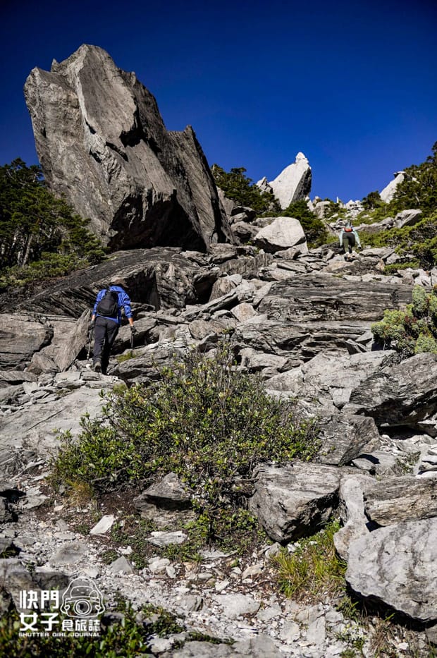 22北一段難度南湖群峰山屋南湖大山主峰南峰巴巴山.jpg 22北一段難度南湖群峰山屋南湖大山主峰南峰巴巴山.jpg