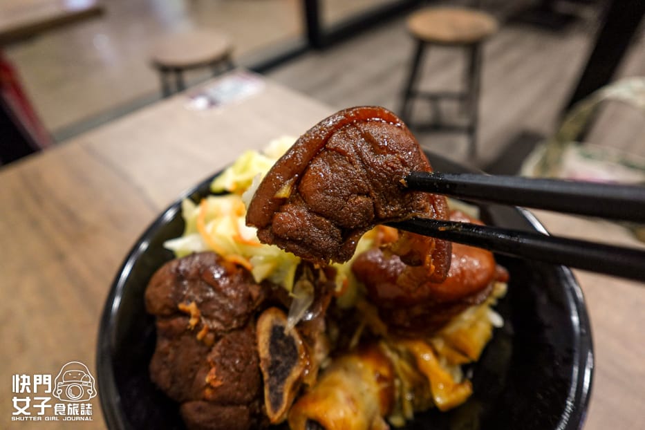29三重宵夜美食康城傳統滷肉飯腿庫豬腳中段便當.jpg