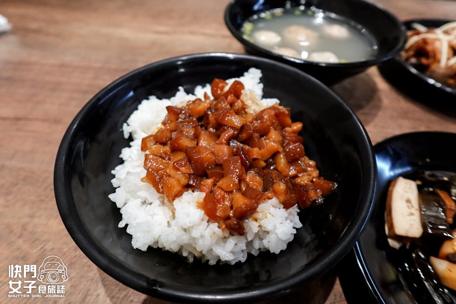 12三重宵夜美食康城傳統滷肉飯腿庫豬腳中段便當.jpg