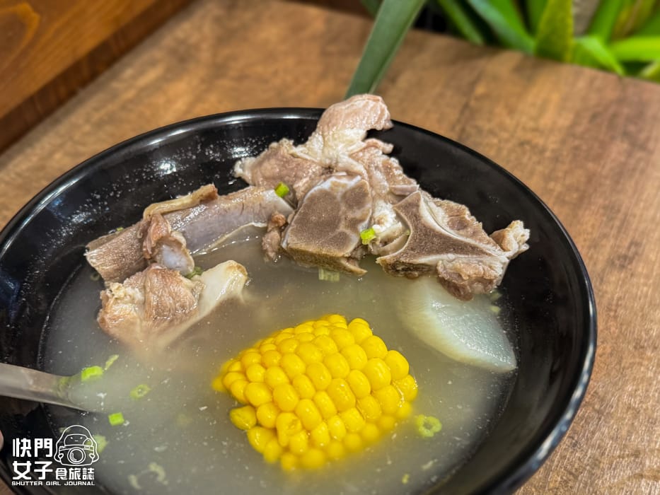 5三重台北橋美食康城傳統滷肉飯便當蘿蔔排骨湯.jpg