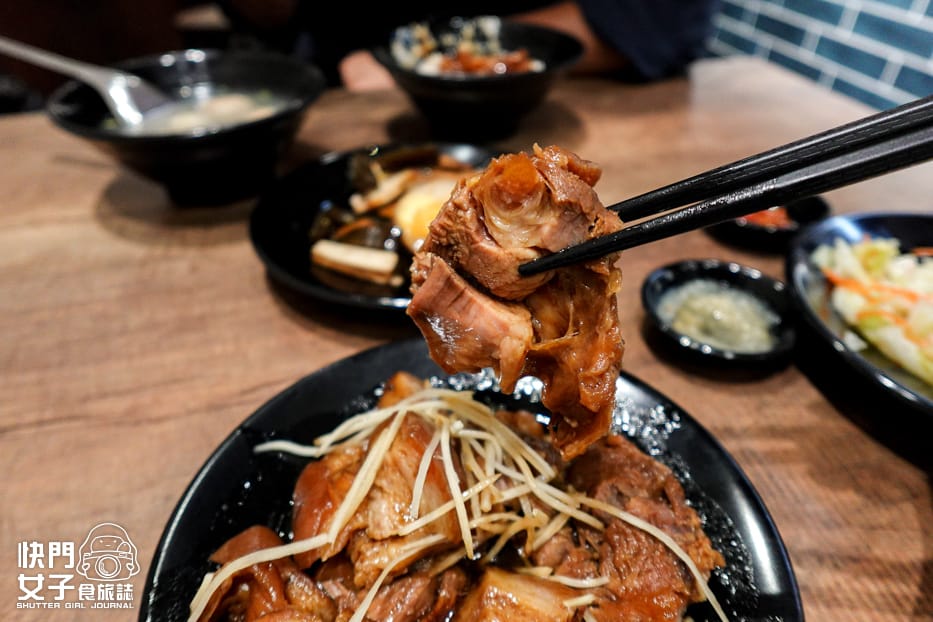 18三重宵夜美食康城傳統滷肉飯腿庫豬腳中段便當.jpg