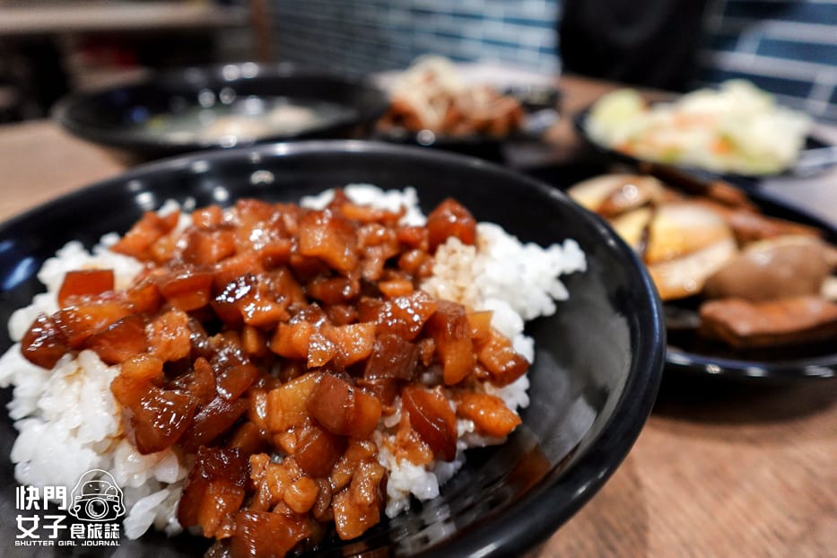 13三重宵夜美食康城傳統滷肉飯腿庫豬腳中段便當.jpg