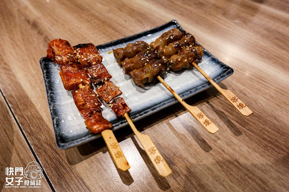 24三重美食容燒居酒屋培根麻吉串牛排牛肉剝皮辣椒醬烤肥腸.jpg