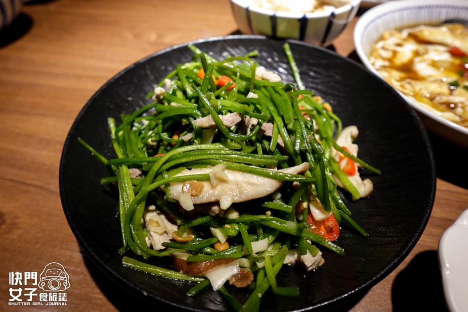 15遼寧夜市熱炒店有有1969惹娘燒蛋百花油條水蓮肉絲五更腸旺銀絲捲.jpg 15遼寧夜市熱炒店有有1969惹娘燒蛋百花油條水蓮肉絲五更腸旺銀絲捲.jpg