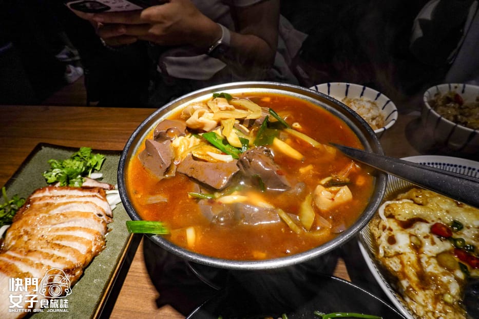 29遼寧夜市熱炒店有有1969惹娘燒蛋百花油條水蓮肉絲五更腸旺銀絲捲.jpg 29遼寧夜市熱炒店有有1969惹娘燒蛋百花油條水蓮肉絲五更腸旺銀絲捲.jpg