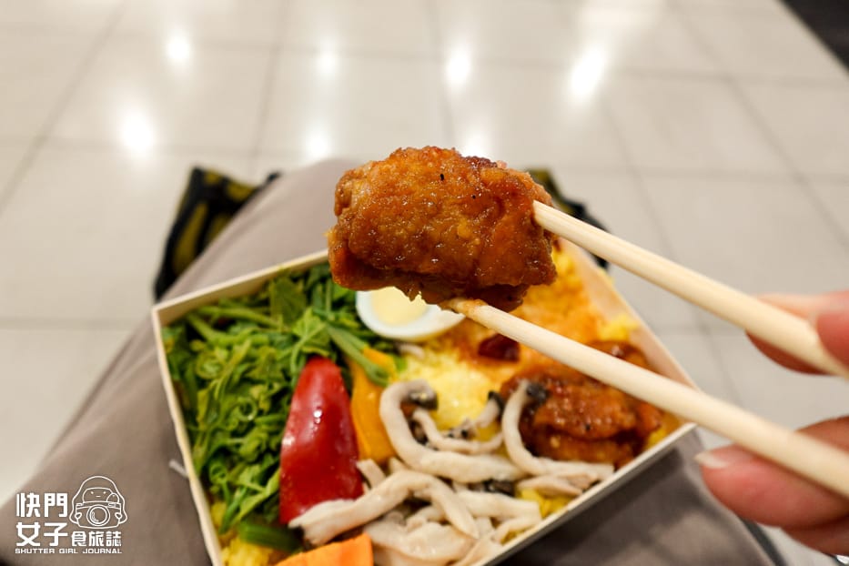 14高雄空廚高鐵便當台鐵便當開箱列車便當雞腿豬肉飯.jpg