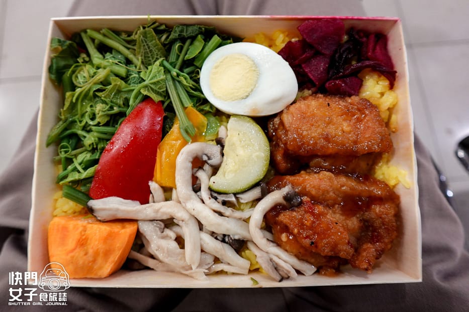 10高雄空廚高鐵便當台鐵便當開箱列車便當雞腿豬肉飯.jpg