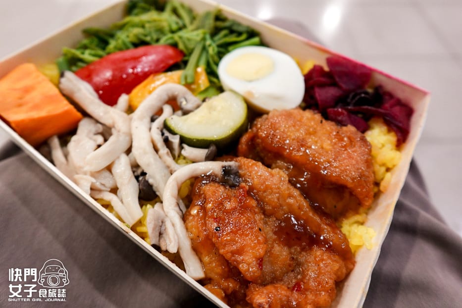 11高雄空廚高鐵便當台鐵便當開箱列車便當雞腿豬肉飯.jpg