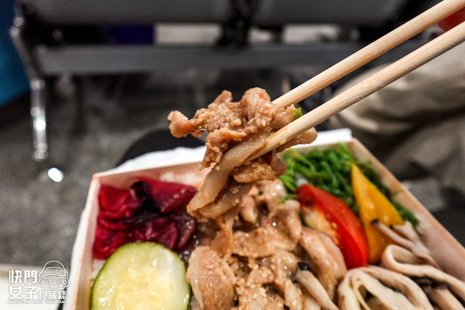 25高雄空廚高鐵便當開箱列車便當薑汁燒肉飯.jpg