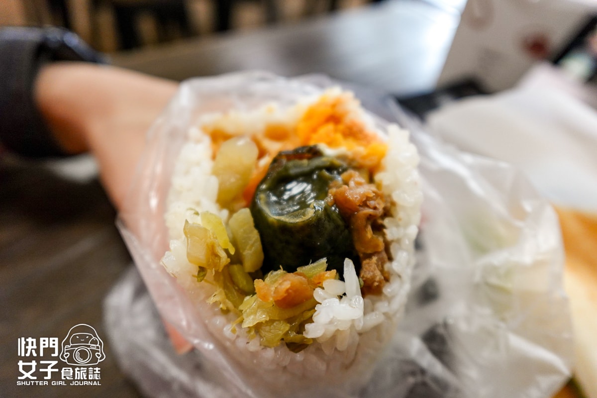 【高雄 三民區】五分鐘找餐 x 特別的皮蛋鹹蛋飯糰 x 肉蛋起司烤土司