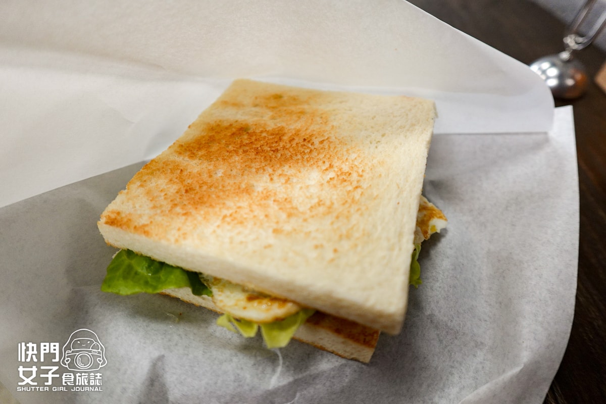 【高雄 三民區】五分鐘找餐 x 特別的皮蛋鹹蛋飯糰 x 肉蛋起司烤土司