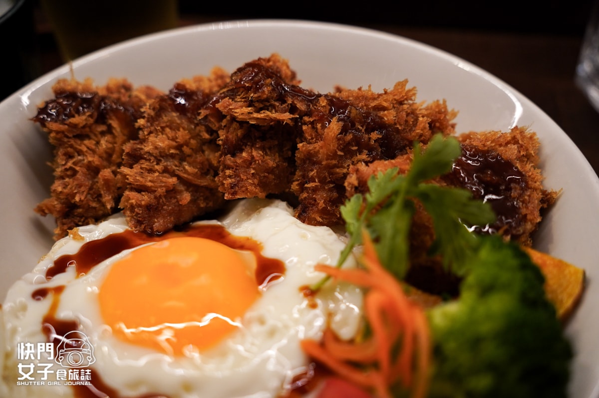 【南投 埔里鎮】不靠海 x 文青人氣咖哩店 x 香酥美味炸豬排 - 第18張圖 【南投 埔里鎮】不靠海 x 文青人氣咖哩店 x 香酥美味炸豬排