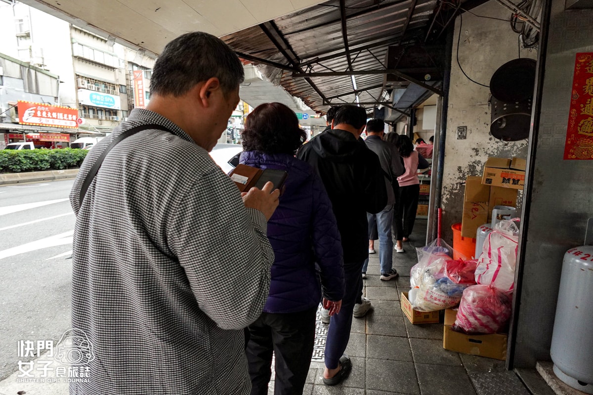 【台北 內湖區】湖光市場成功肉圓 x 知名人氣排隊肉圓 x 超大片筍絲