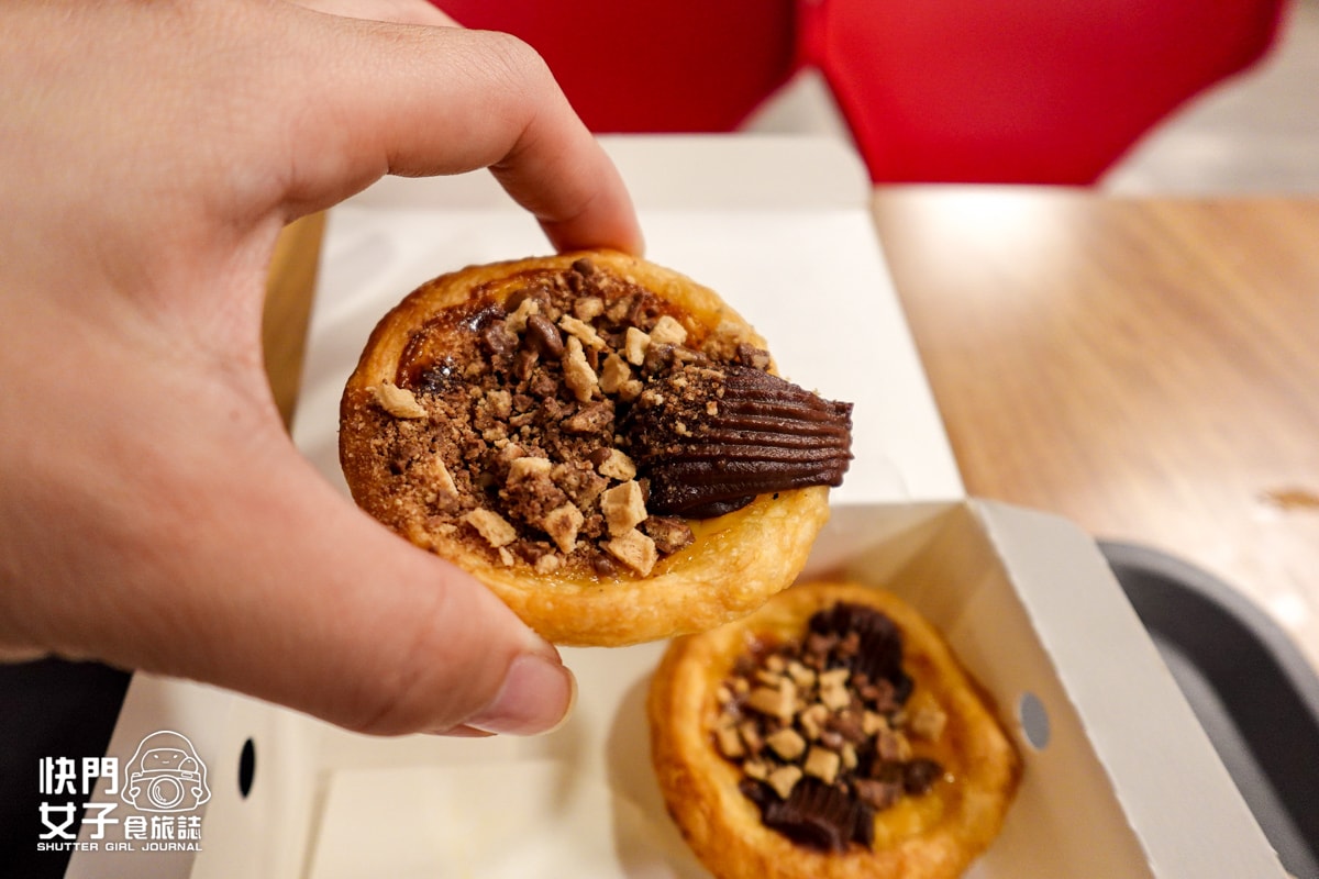 【肯德基】台酒紙包雞開箱 x 香氣十足紙包雞 x 奇巧可可流心三重奏蛋撻