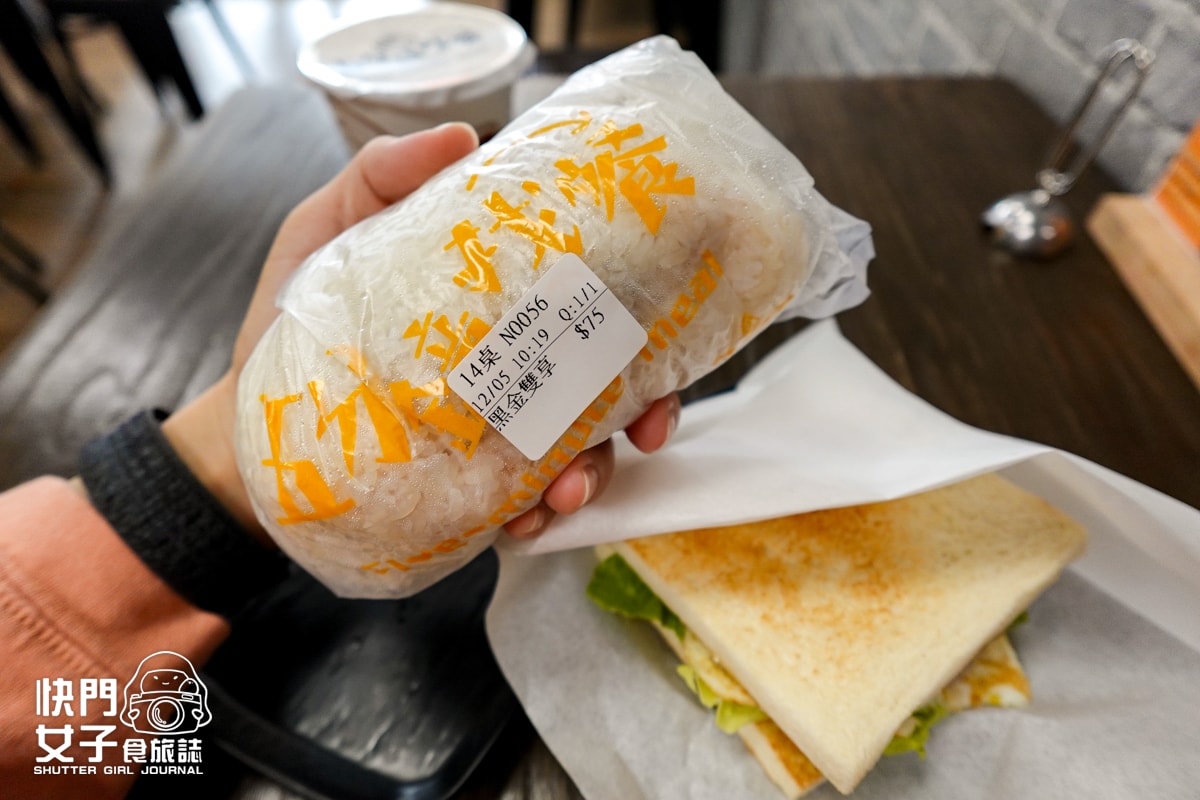 【高雄 三民區】五分鐘找餐 x 特別的皮蛋鹹蛋飯糰 x 肉蛋起司烤土司