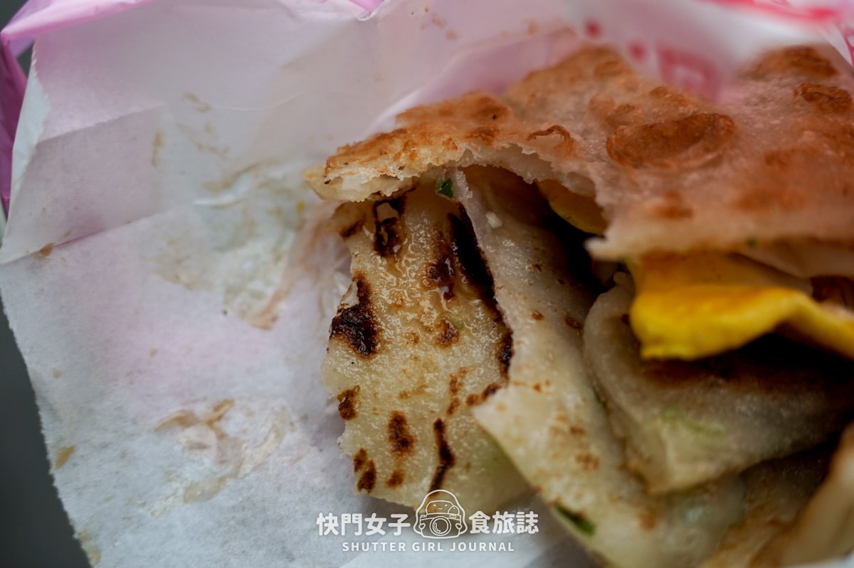 【新北 三重區】陳記蔥油餅 x 三重銅板價美食 x 排隊蔥油餅加蛋