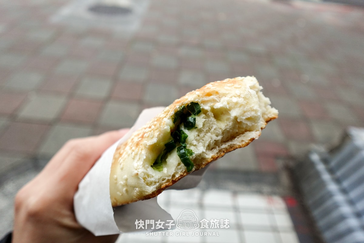 【台北 中正區】江蘇老宜記燒餅舖 x 中正紀念堂排隊名店 x 蔥燒餅 x 招牌蟹殼黃小酥餅