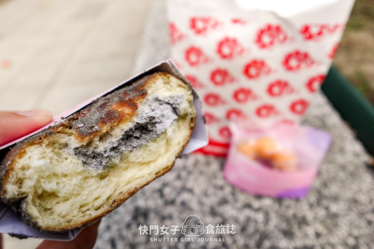 【mister Donut x 水水灶咖】多拿滋甜甜圈與千千聯名 x 金沙芋頭波堤 x 芝麻波波隆尼開箱 - 第12張圖 【mister Donut x 水水灶咖】多拿滋甜甜圈與千千聯名 x 金沙芋頭波堤 x 芝麻波波隆尼開箱