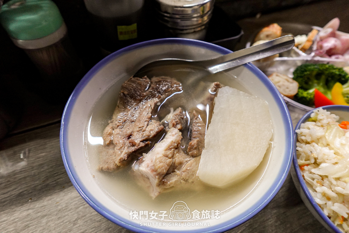 【台北 大同區】灶頂高麗菜飯 x 超大排骨湯 x 延三夜市熱門老店