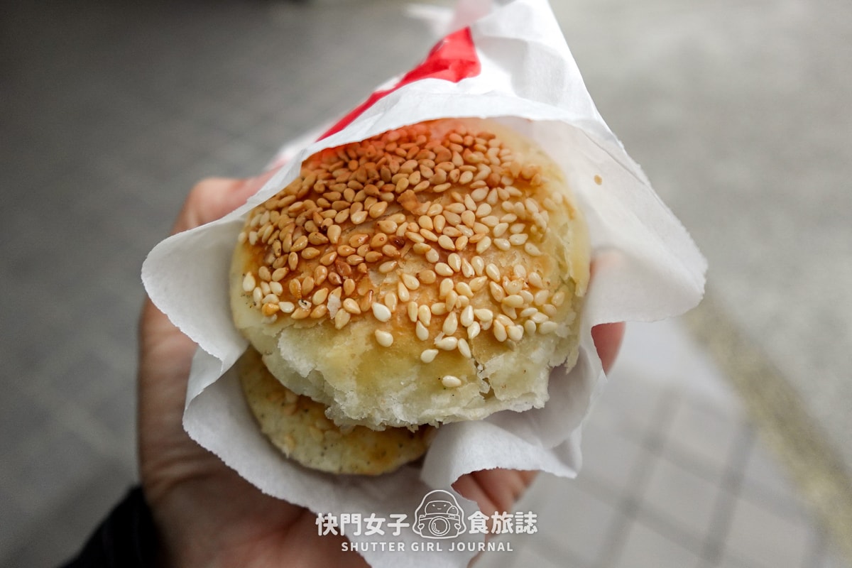【台北 中正區】江蘇老宜記燒餅舖 x 中正紀念堂排隊名店 x 蔥燒餅 x 招牌蟹殼黃小酥餅
