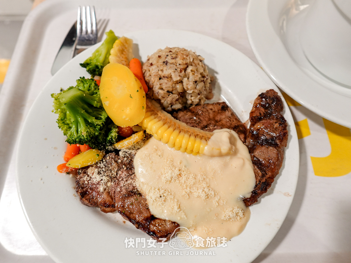 【IKEA 瑞典餐廳開箱】開箱經典主餐瑞典肉丸 x 各種限定新品餐點 x 解鎖瑞典甜品