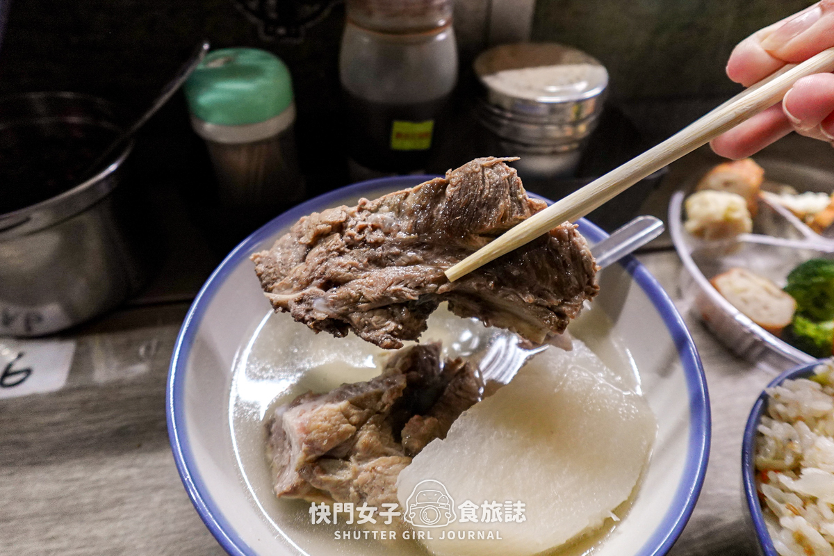 【台北 大同區】灶頂高麗菜飯 x 超大排骨湯 x 延三夜市熱門老店