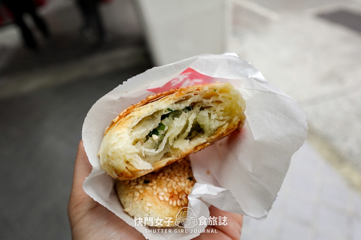 【台北 中正區】江蘇老宜記燒餅舖 x 中正紀念堂排隊名店 x 蔥燒餅 x 招牌蟹殼黃小酥餅
