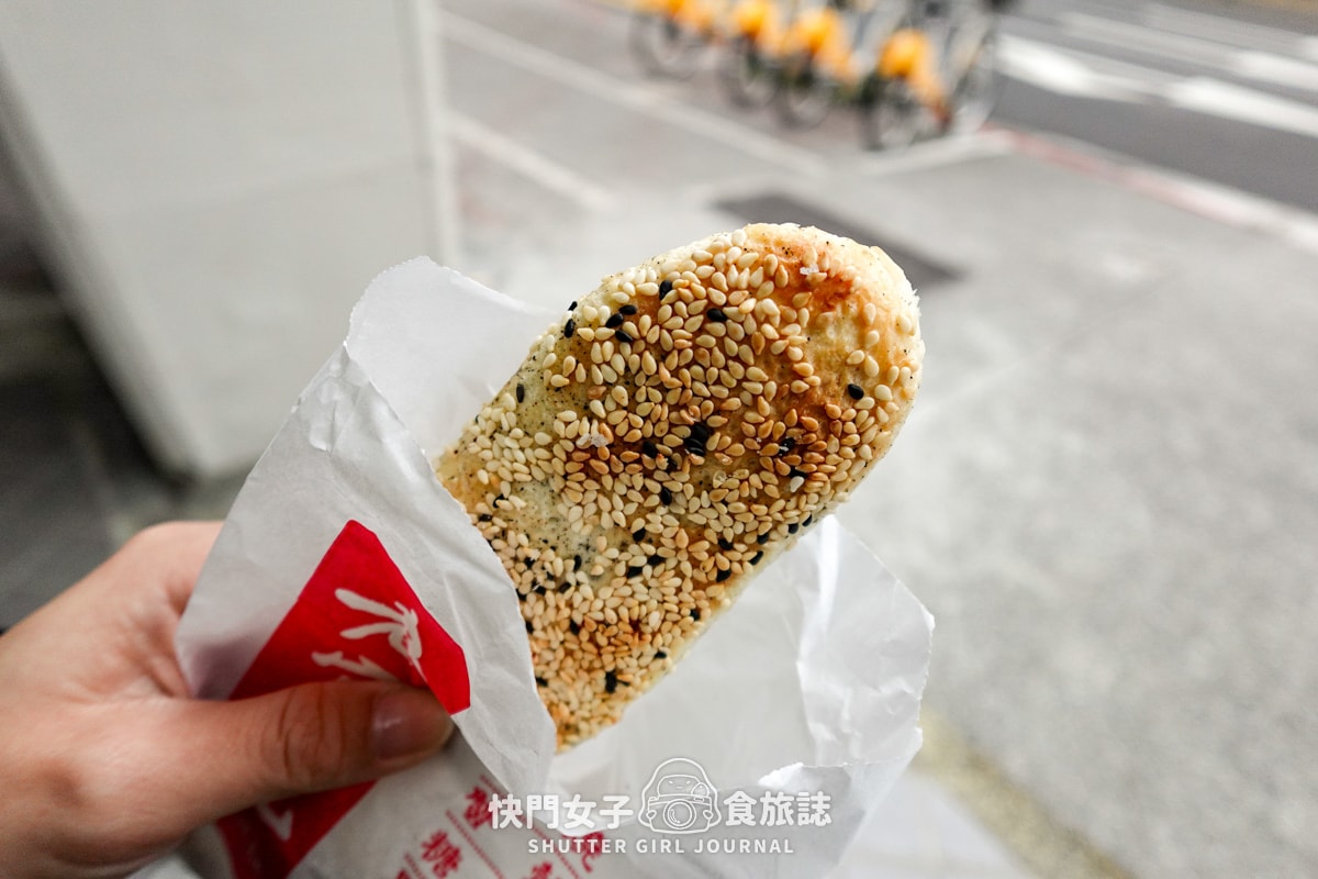 【台北 中正區】江蘇老宜記燒餅舖 x 中正紀念堂排隊名店 x 蔥燒餅 x 招牌蟹殼黃小酥餅