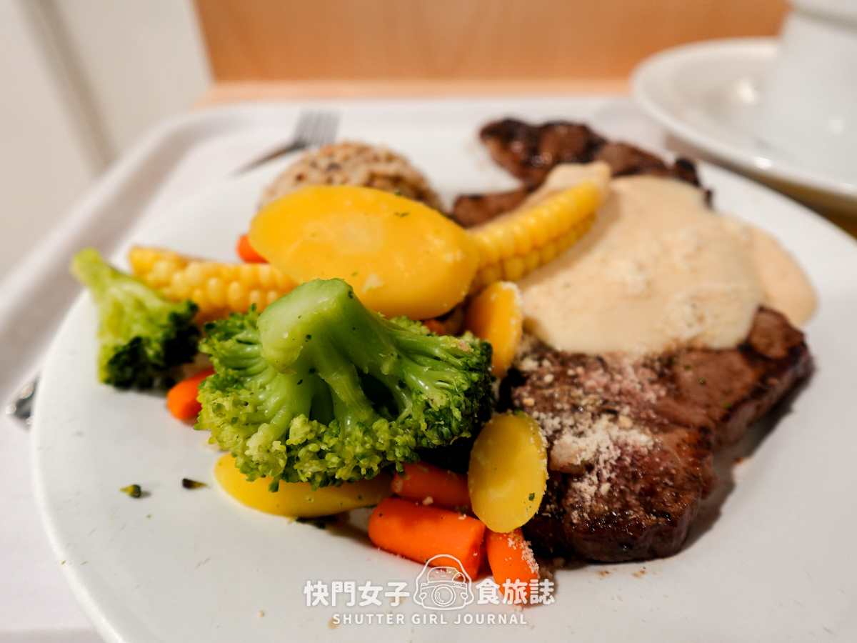 【IKEA 瑞典餐廳開箱】開箱經典主餐瑞典肉丸 x 各種限定新品餐點 x 解鎖瑞典甜品