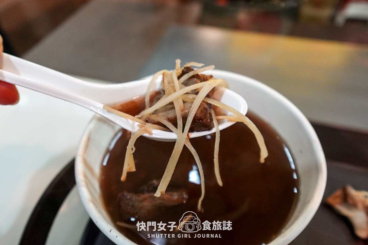 【台北 松山區】陳董藥燉排骨藥燉羊肉 x 饒河夜市必比登推薦 x 濃郁藥膳湯頭配瓜仔肉飯
