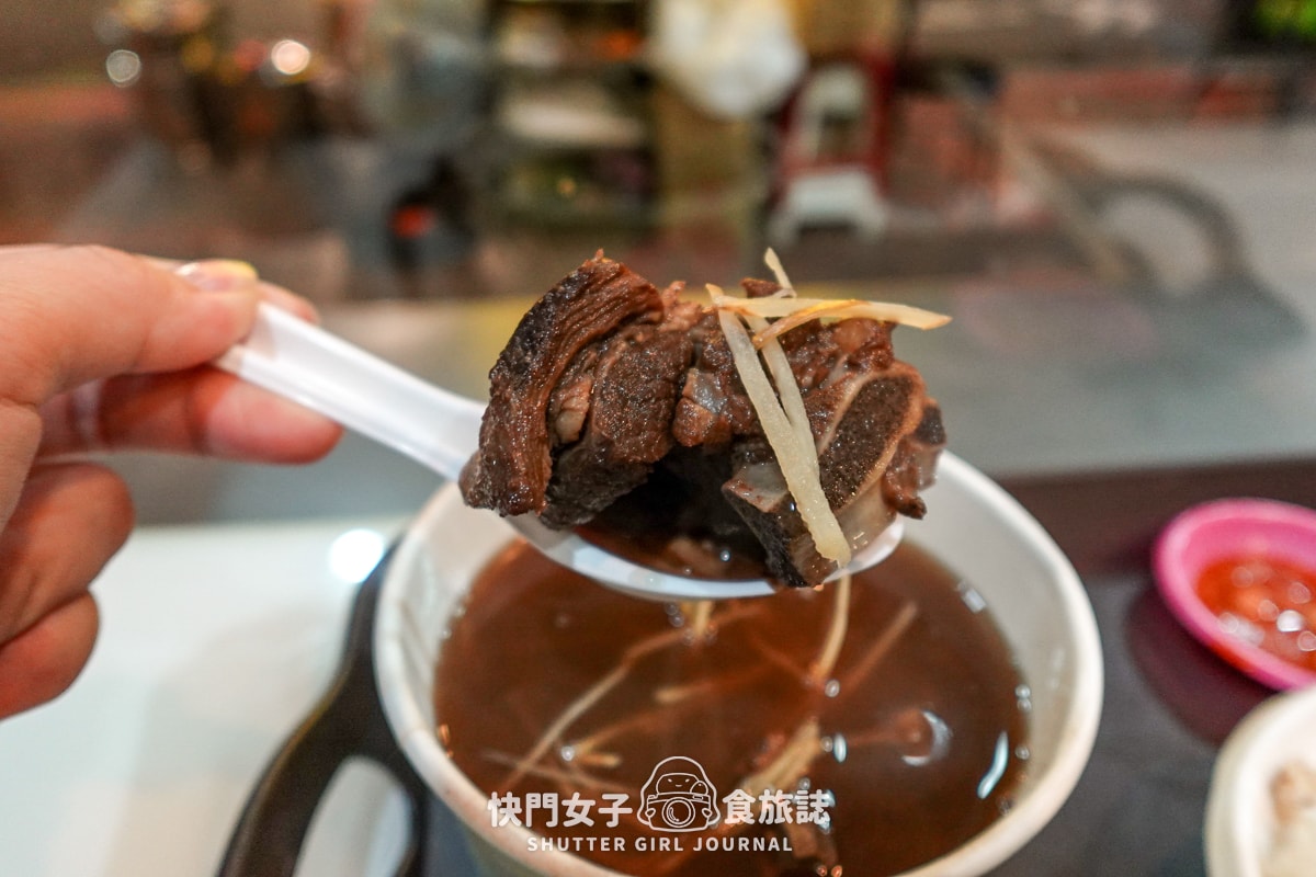 【台北 松山區】陳董藥燉排骨藥燉羊肉 x 饒河夜市必比登推薦 x 濃郁藥膳湯頭配瓜仔肉飯