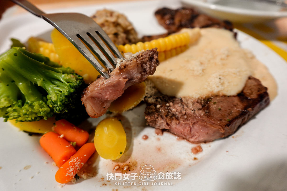 【IKEA 瑞典餐廳開箱】開箱經典主餐瑞典肉丸 x 各種限定新品餐點 x 解鎖瑞典甜品