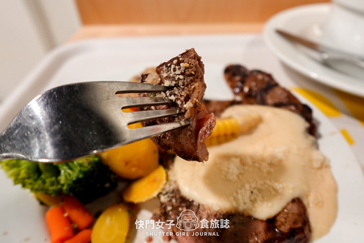 【IKEA 瑞典餐廳開箱】開箱經典主餐瑞典肉丸 x 各種限定新品餐點 x 解鎖瑞典甜品