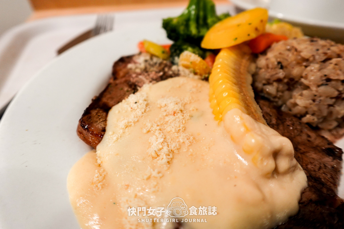 【IKEA 瑞典餐廳開箱】開箱經典主餐瑞典肉丸 x 各種限定新品餐點 x 解鎖瑞典甜品