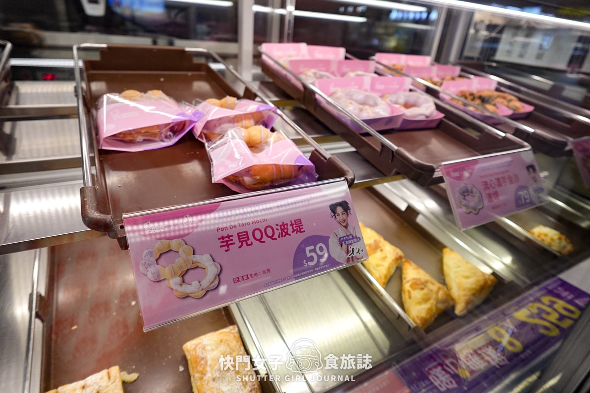 【mister Donut x 水水灶咖】多拿滋甜甜圈與千千聯名 x 金沙芋頭波堤 x 芝麻波波隆尼開箱 - 第2張圖 【mister Donut x 水水灶咖】多拿滋甜甜圈與千千聯名 x 金沙芋頭波堤 x 芝麻波波隆尼開箱