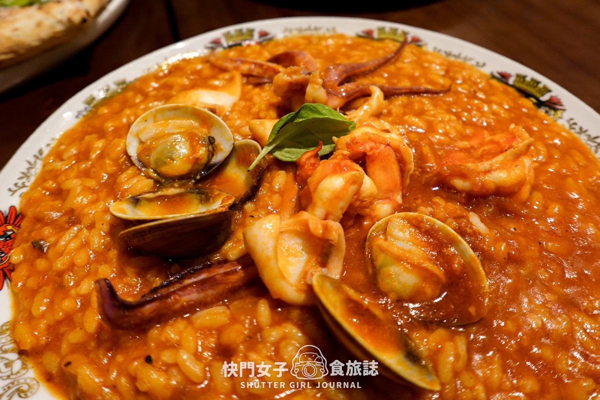 【台北 松山區】Gira Pizza 旋轉披薩 x 經典生火腿芝麻葉與瑪格麗特比薩