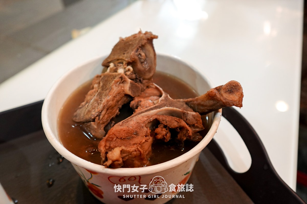 【台北 松山區】陳董藥燉排骨藥燉羊肉 x 饒河夜市必比登推薦 x 濃郁藥膳湯頭配瓜仔肉飯