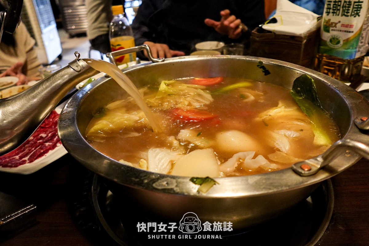 【新北 三重區】南北高鐵牛肉專賣店 x 不在高鐵站的溫體牛火鍋 x 清爽牛肉湯頭 - 第22張圖 【新北 三重區】南北高鐵牛肉專賣店 x 不在高鐵站的溫體牛火鍋 x 清爽牛肉湯頭