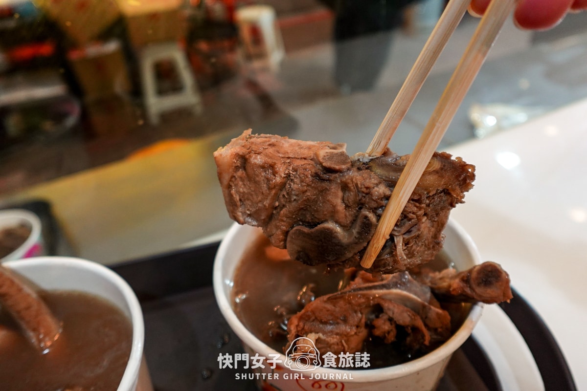 【台北 松山區】陳董藥燉排骨藥燉羊肉 x 饒河夜市必比登推薦 x 濃郁藥膳湯頭配瓜仔肉飯