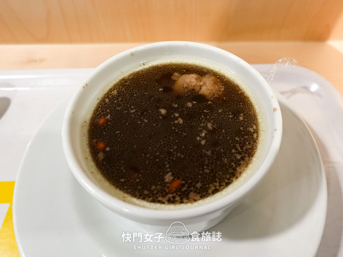 【IKEA 瑞典餐廳開箱】開箱經典主餐瑞典肉丸 x 各種限定新品餐點 x 解鎖瑞典甜品