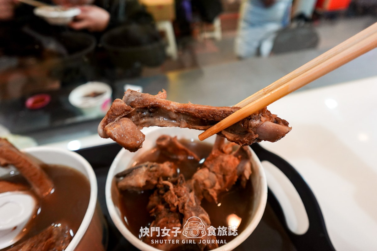 【台北 松山區】陳董藥燉排骨藥燉羊肉 x 饒河夜市必比登推薦 x 濃郁藥膳湯頭配瓜仔肉飯