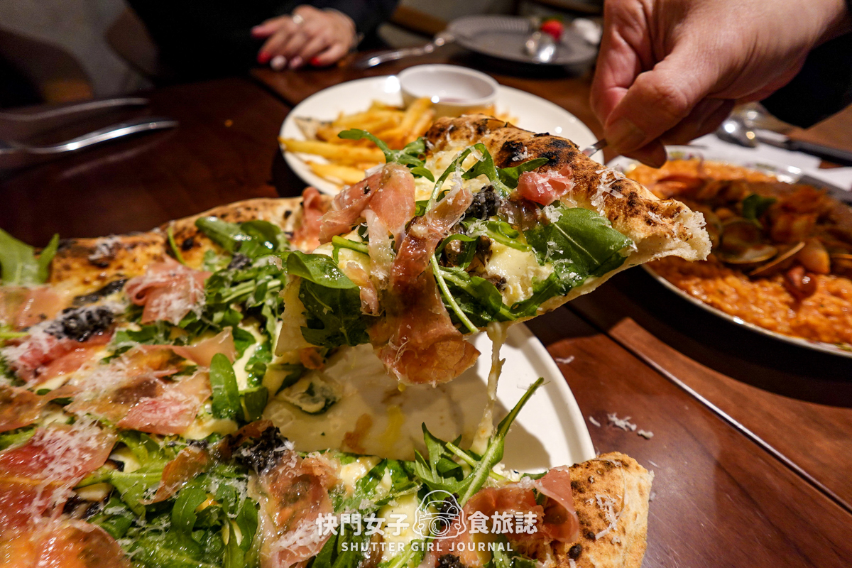 【台北 松山區】Gira Pizza 旋轉披薩 x 經典生火腿芝麻葉與瑪格麗特比薩