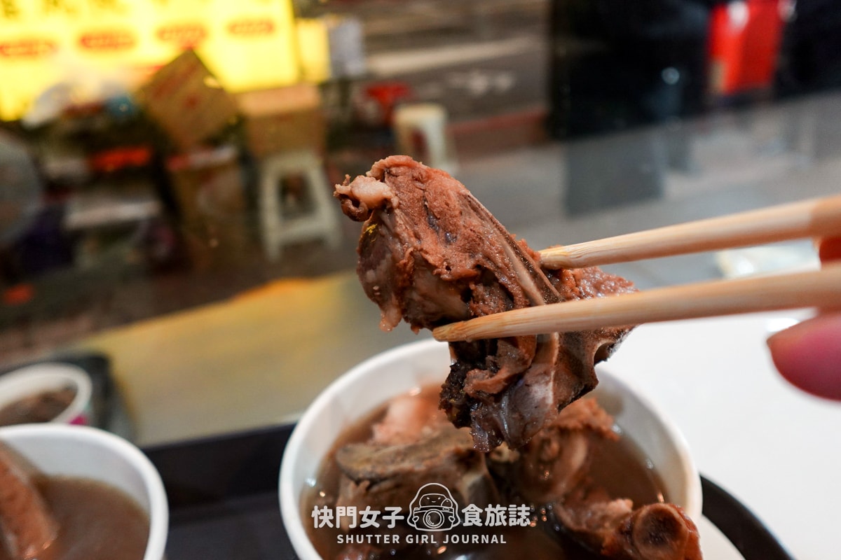 【台北 松山區】陳董藥燉排骨藥燉羊肉 x 饒河夜市必比登推薦 x 濃郁藥膳湯頭配瓜仔肉飯