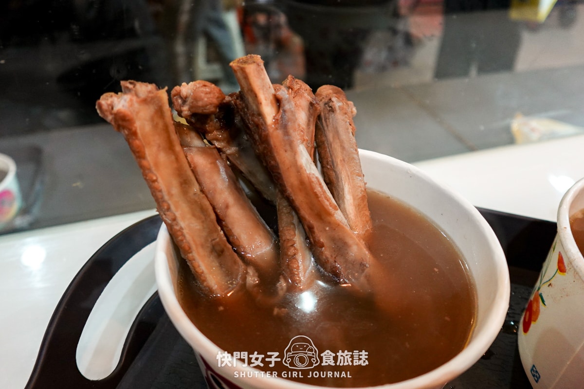 【台北 松山區】陳董藥燉排骨藥燉羊肉 x 饒河夜市必比登推薦 x 濃郁藥膳湯頭配瓜仔肉飯
